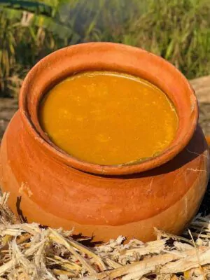 মাটির হাড়িতে আখের গুড় ৩ কেজি